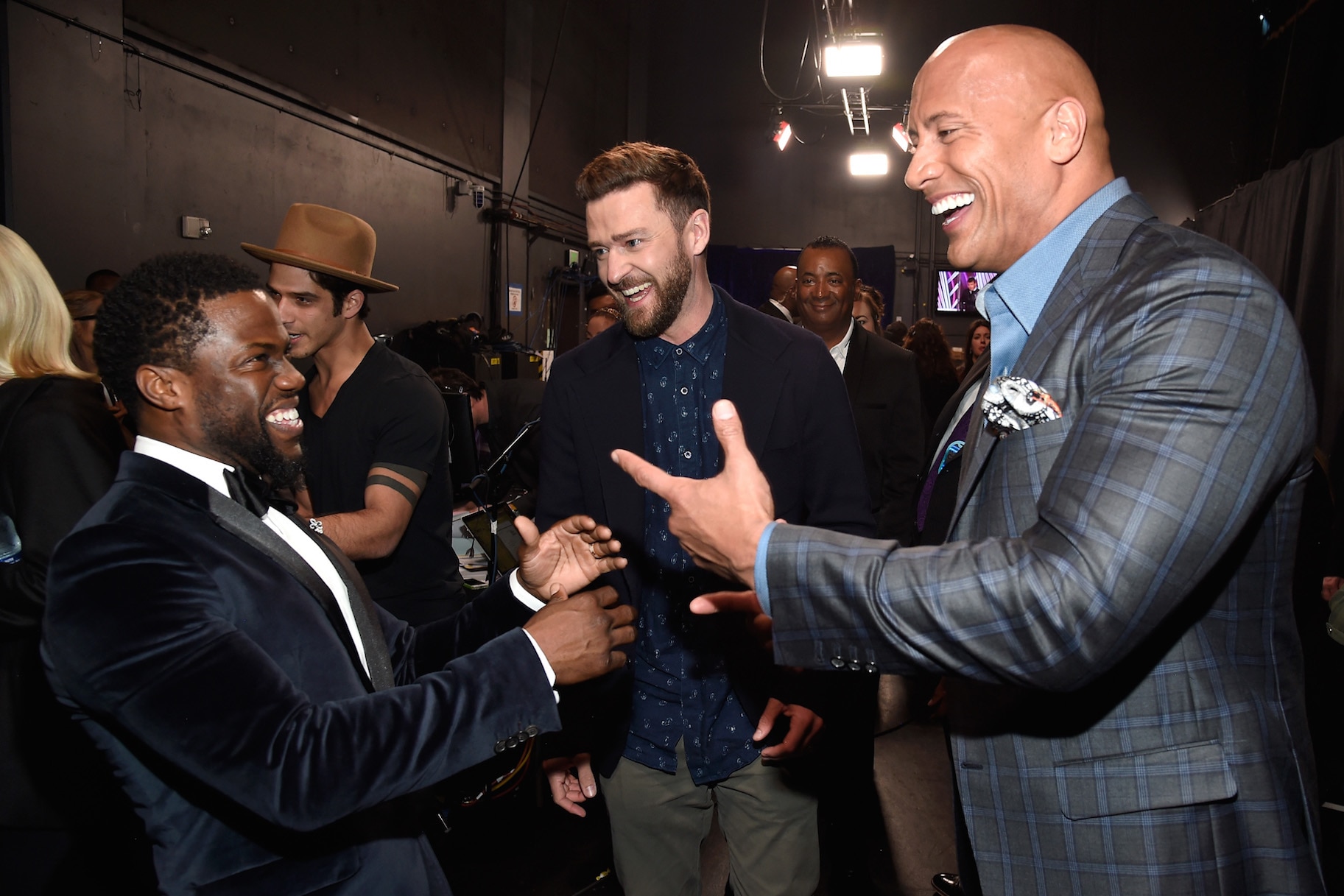 The Rock Flipped The Bird At Kevin Hart During The People's Choice Awards - Very Real (blog)