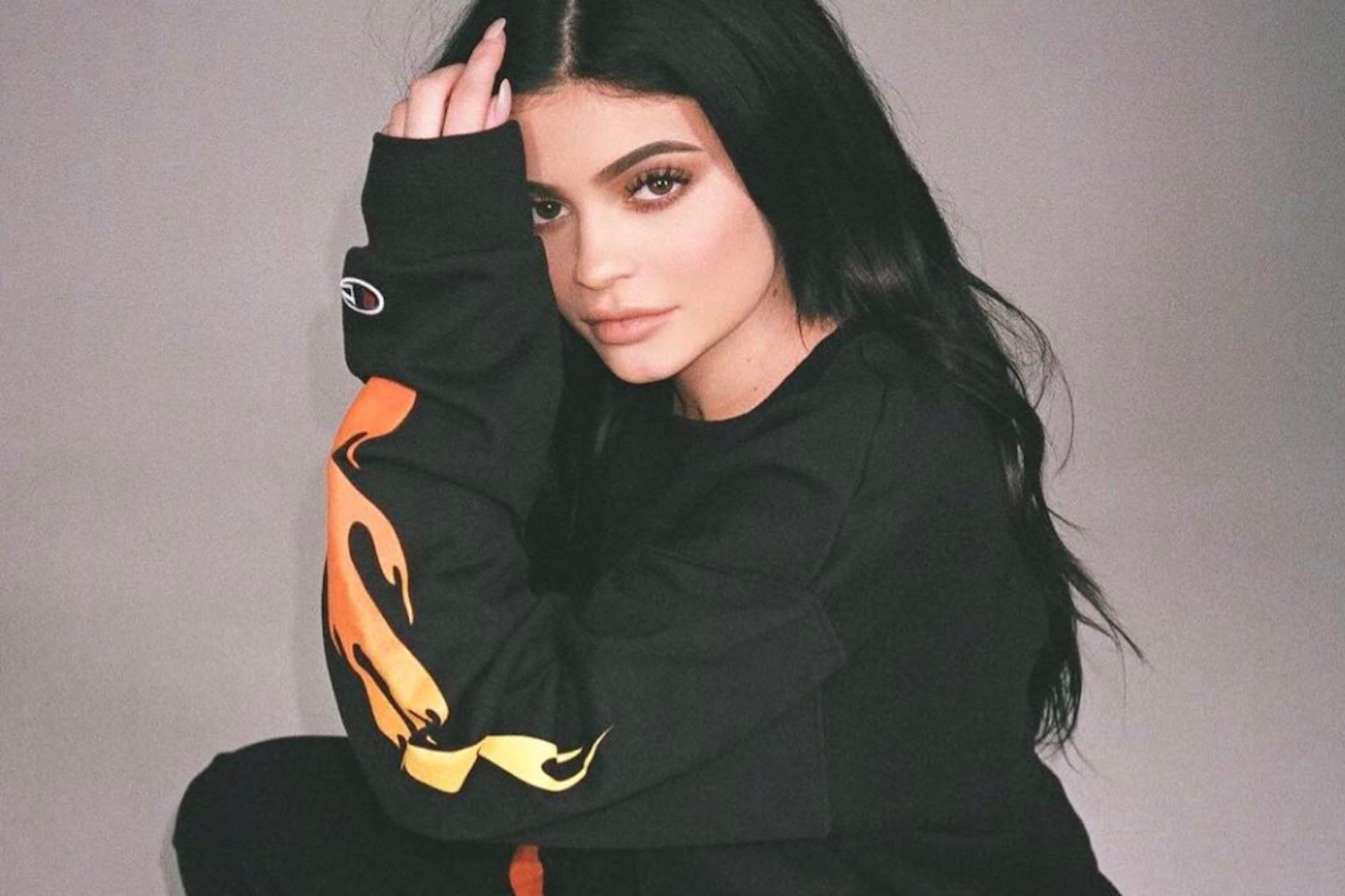 People Think Kylie's Newest Merch Is Ripped Off From Another Streetwear Brand | Very Real1825 x 1217