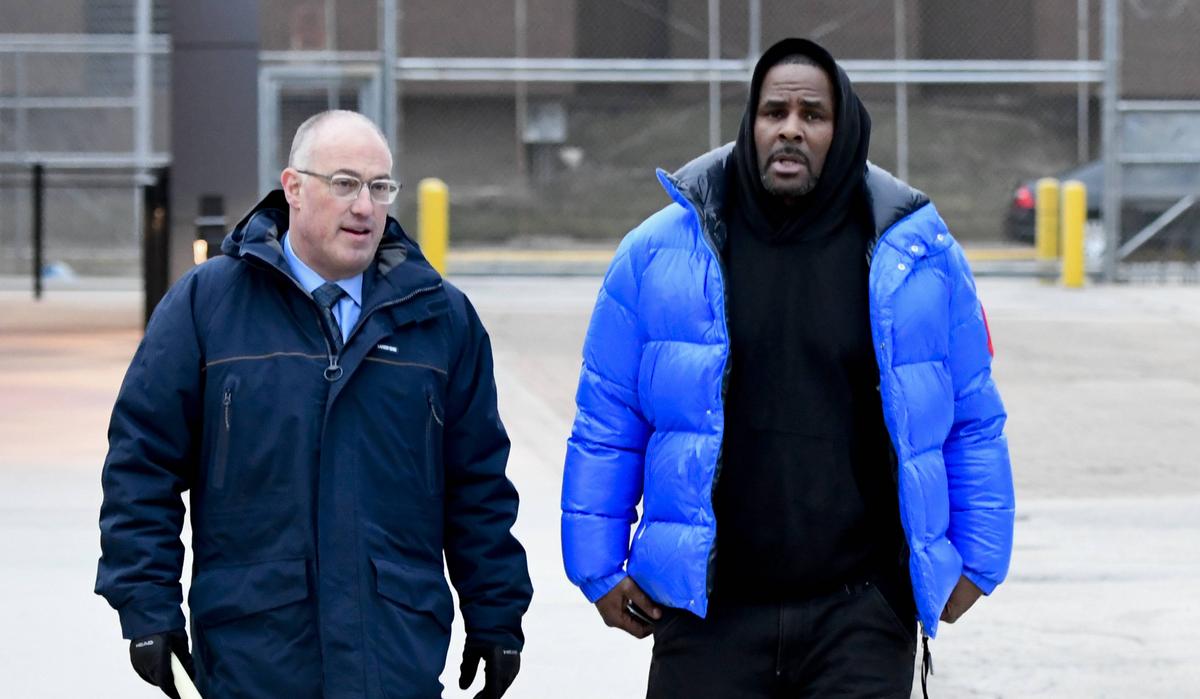 R. Kelly walks out of Cook County Jail.