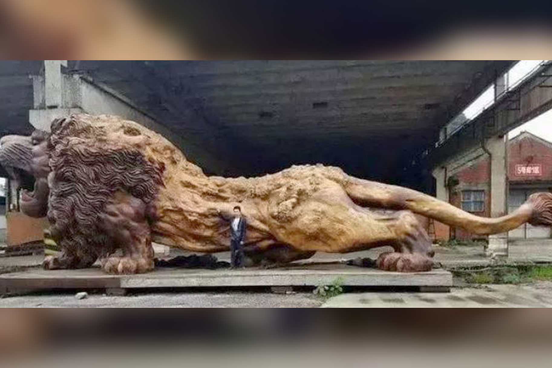 Lion Statue Scam