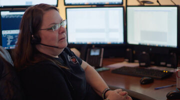 911 Dispatchers Listen to Hectic Call of Fight Between Two Neighbors