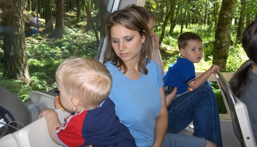 Susan Cox Powell sitting with her two sons, Charlie and Braden, and husband Josh Powell.