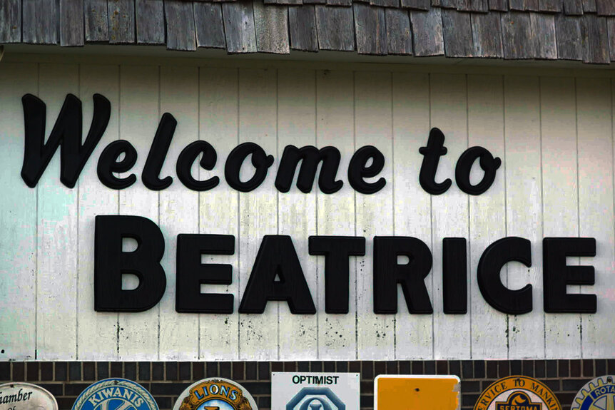 Welcome sign to Beatrice, Nebraska