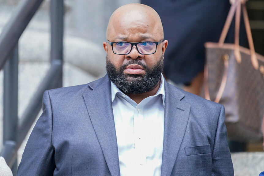 R. Kelly's manager Donnell Russell leaves federal court