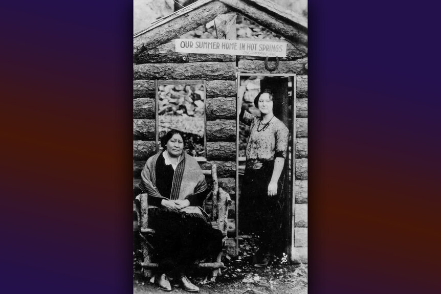 A photo of Rita Smith and Nellie White