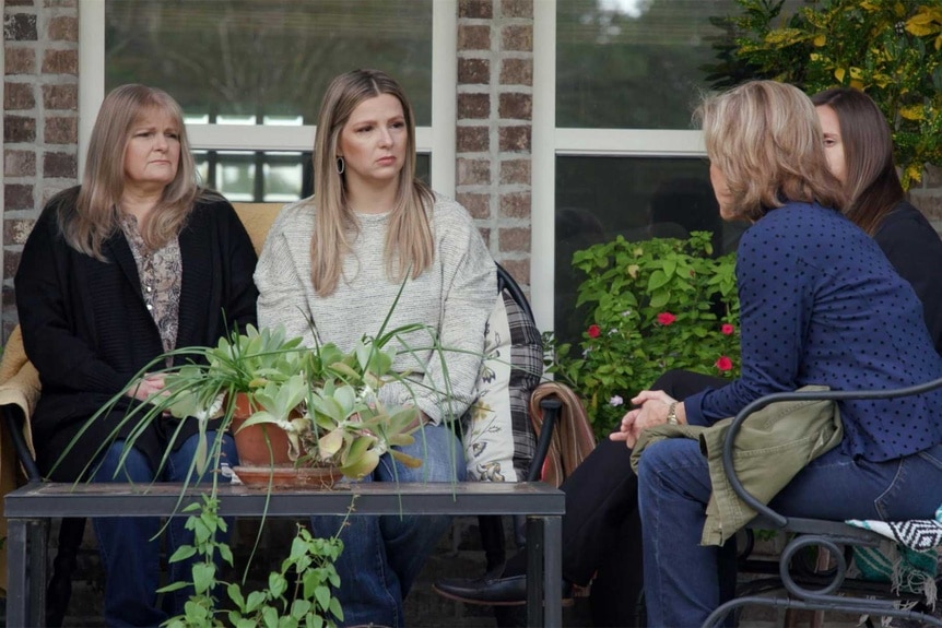 Kelly sits with Local Law enforcement, the Victims Sister and Daughter on Cold Justice Episode 707